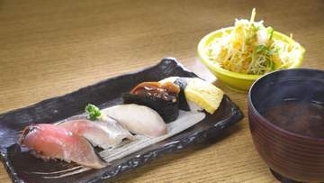 大トロもウニも165円…寿司5貫に赤だし＆サラダ付きのランチが“770円” 人気寿司店が激安を実現する秘密