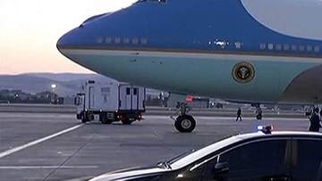 トランプ大統領、エアフォースワンを「おとり」に極秘移動　“イランによる暗殺の脅威”受け　機内食運搬トラック使い別の軍用機に乗り換え