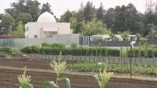 見渡す緑に白い「モスク」　申請出さず違法建築“イスラム教徒のために”　市長も怒り　撤去求める　埼玉・川越市