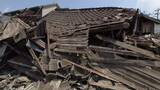 「【中継】地震で運休、人影ない駅前　倒壊した住宅も手つかずのまま　熊本地震発生から7日目の夜」の画像1
