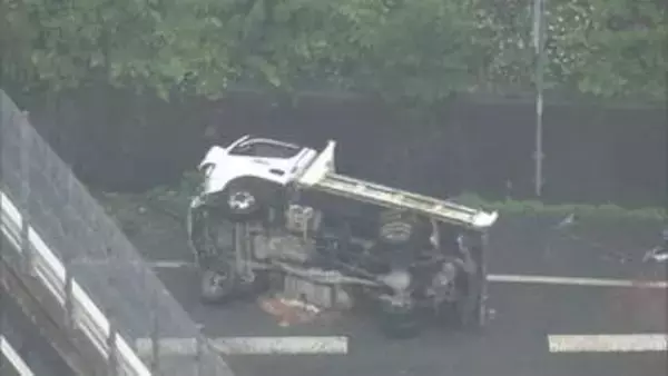 【速報】高架の道路から国道にトラック落下　運転手とみられる50代男性が背中などにけが　命に別条なし　名古屋市