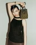 「フェンディからふたつのシルエットに姿を変える特徴的なシェイプをデザインした新作バッグ「FENDI Origami」が登場」の画像3