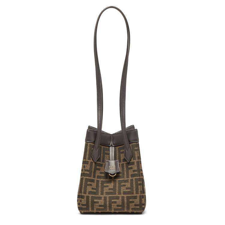 フェンディからふたつのシルエットに姿を変える特徴的なシェイプをデザインした新作バッグ「FENDI Origami」が登場