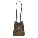 「フェンディからふたつのシルエットに姿を変える特徴的なシェイプをデザインした新作バッグ「FENDI Origami」が登場」の画像8