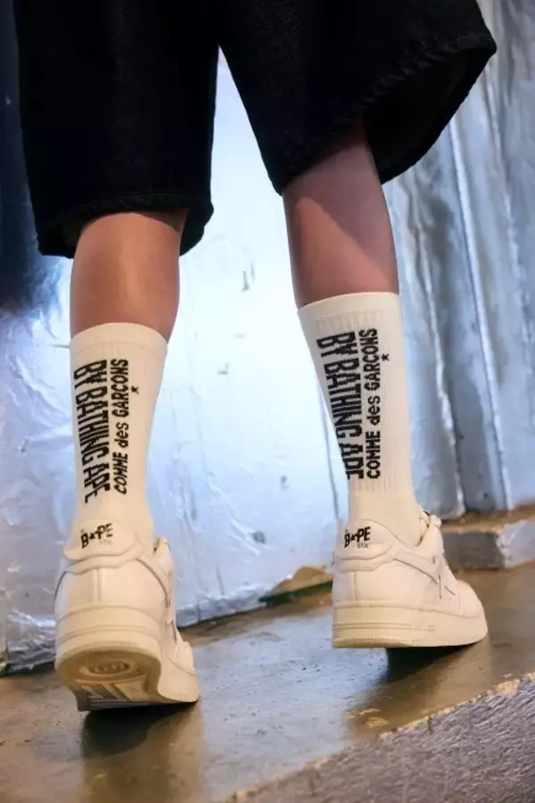 「A BATHING APE®とコム デ ギャルソンが交差する、“ポップアート”としてのカプセルコレクション」の画像