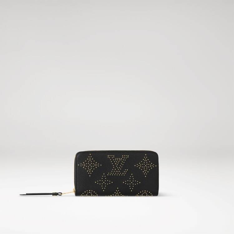 ゴールドカラーのスタッズでモノグラム・パターンを描いたルイ・ヴィトンの新作バッグ&財布