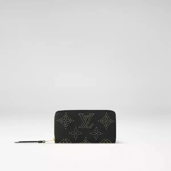 「ゴールドカラーのスタッズでモノグラム・パターンを描いたルイ・ヴィトンの新作バッグ&財布」の画像