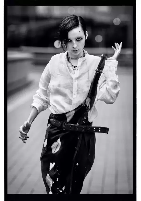 「Y’s、マックス・ヴァドゥクルが捉えた東京の緊張と静止──2026 S/Sフォトシリーズ「TOKYO: HELD MOVEMENT」公開」の画像