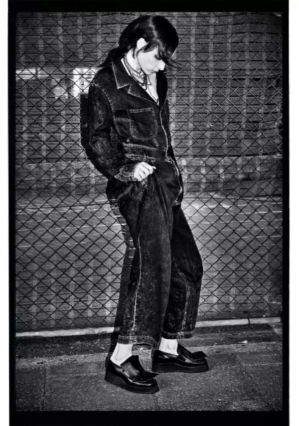 「Y’s、マックス・ヴァドゥクルが捉えた東京の緊張と静止──2026 S/Sフォトシリーズ「TOKYO: HELD MOVEMENT」公開」の画像