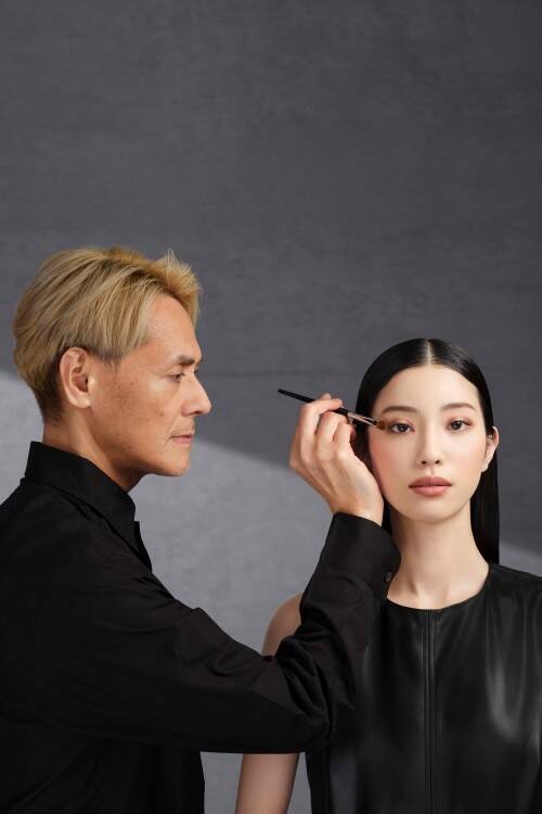 シュウ ウエムラ、表参道ヒルズに「shu:ARTstage」をオープン──AIとアーティストが共創する新たな美の体験