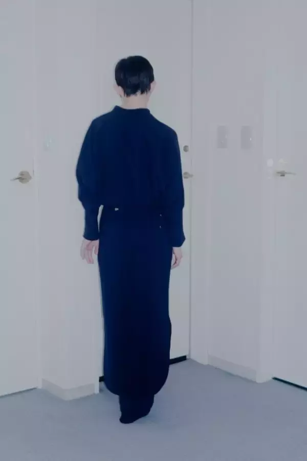 「写真家・野⽥祐⼀郎が撮り下ろす、Mame Kurogouchiの2025春夏コレクション“Katachi”」の画像