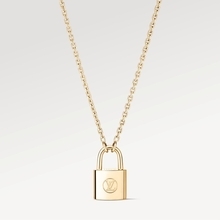 10年という時間をかたちに──ルイ・ヴィトンがユニセフとの歩みを刻む「シルバー·ロックイット」限定ゴールドエディション