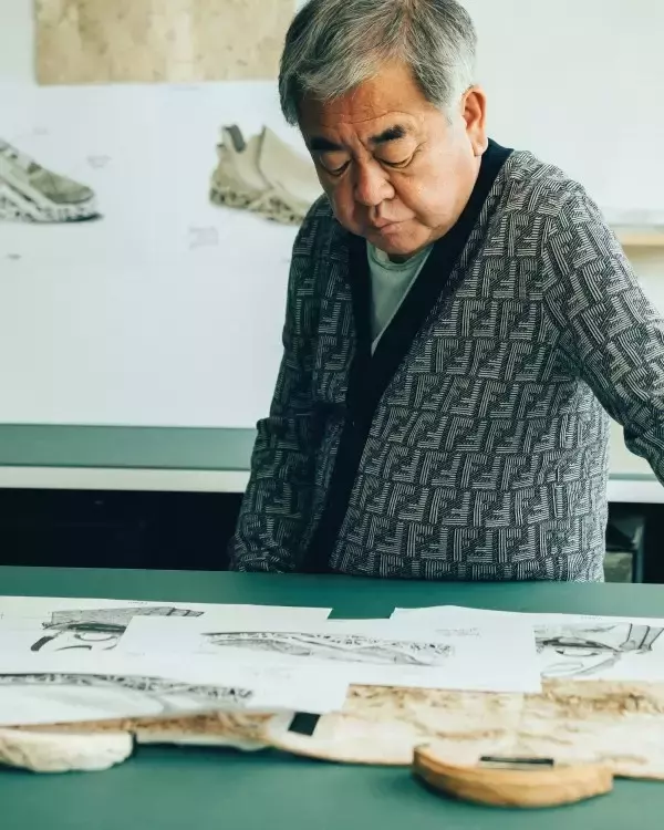 「フェンディが2024年春夏メンズコレクションで隈研吾とのアーキテクチュラルアクセサリーを発表」の画像