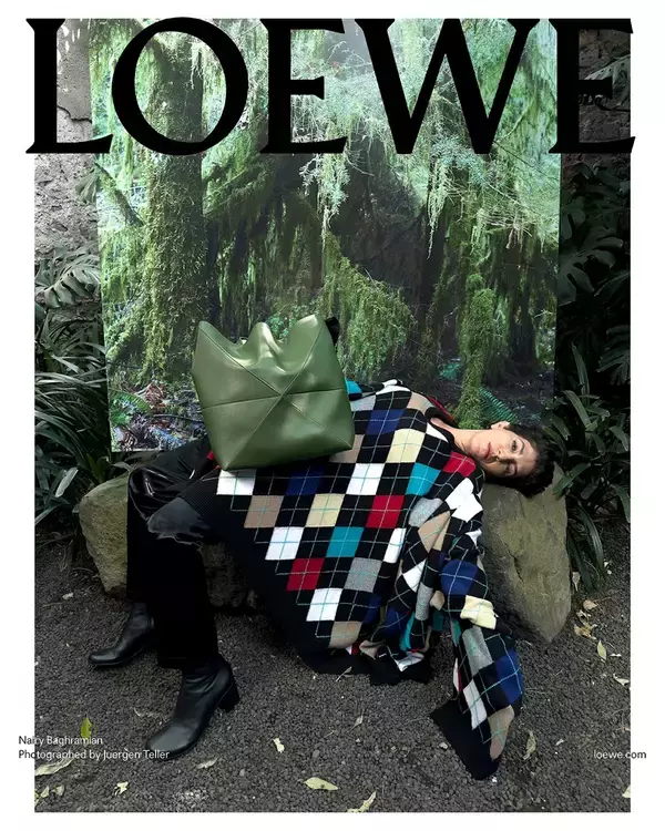 「ロエベが2023年秋冬プレコレクションキャンペーンを発表。11人の個性的な才能たちをユルゲン・テラーが撮影」の画像