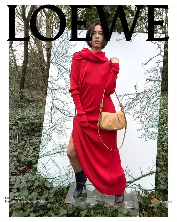 「ロエベが2023年秋冬プレコレクションキャンペーンを発表。11人の個性的な才能たちをユルゲン・テラーが撮影」の画像