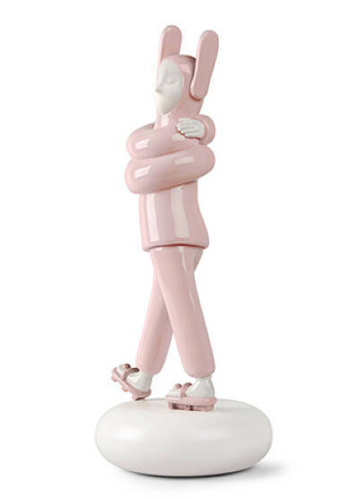 リヤドロとポルトローナ・フラウがコラボ、スペイン出身のデザイナー ハイメ・アジョンの新作「Embraced」が日本初お披露目