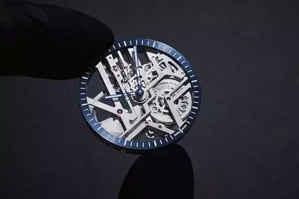 「フォンダシオン ルイ・ヴィトンの幻想的なフォルムを連想させるスケルトン・ムーブメントを搭載したルイ・ヴィトンの新作ウォッチ」の画像