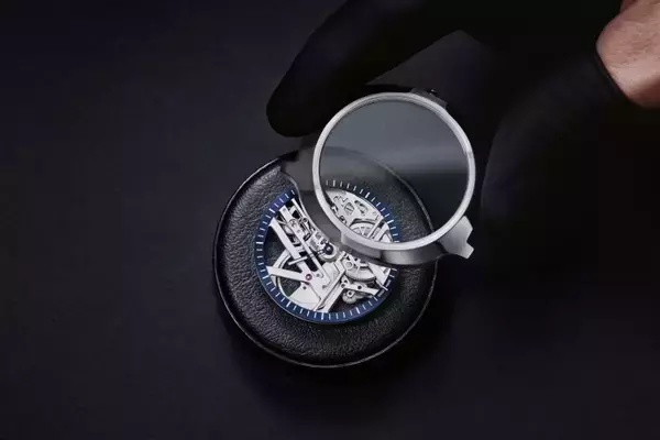 「フォンダシオン ルイ・ヴィトンの幻想的なフォルムを連想させるスケルトン・ムーブメントを搭載したルイ・ヴィトンの新作ウォッチ」の画像