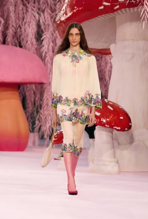 シャネル 2026年春夏 オートクチュール コレクション。マチュー・ブレイジーが見つめた、シャネルの「魂」と女性の自由