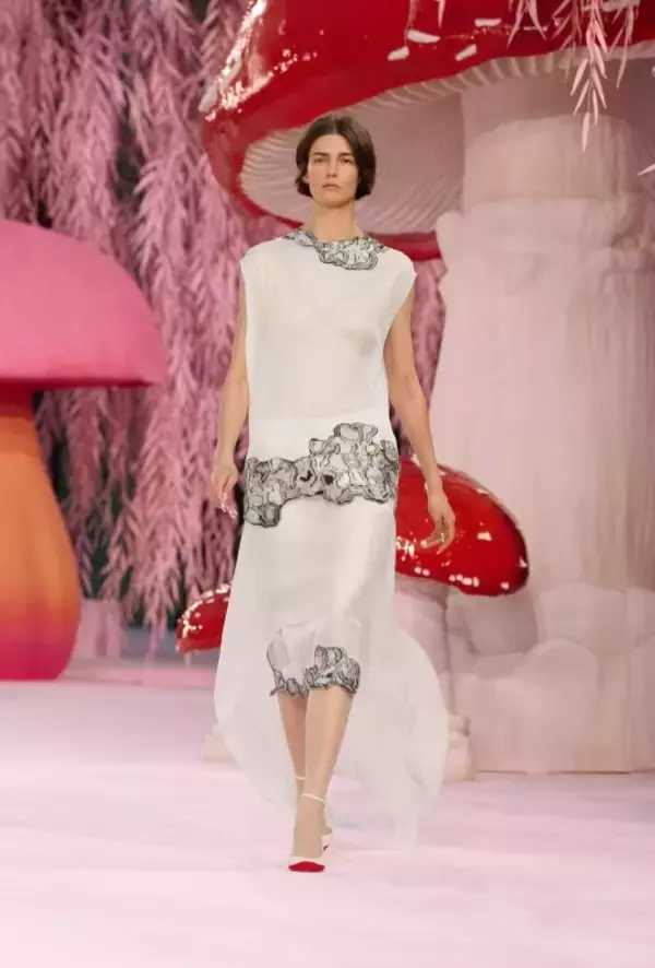 「シャネル 2026年春夏 オートクチュール コレクション。マチュー・ブレイジーが見つめた、シャネルの「魂」と女性の自由」の画像