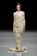 KAKANが初のランウェイショー、「WILD, NOT PURE」を掲げ楽天ファッションウィーク東京 2026 A/Wに登場