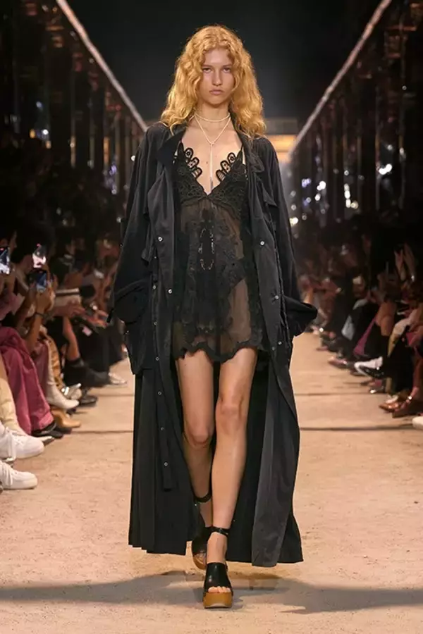 【ルック】イザベル マランが2024年春夏コレクション ショーを開催