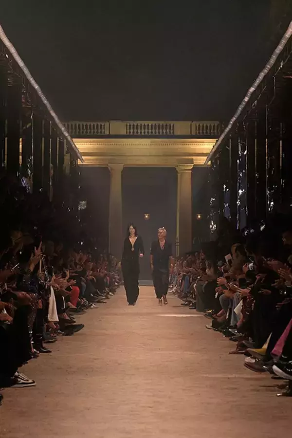 「【ルック】イザベル マランが2024年春夏コレクション ショーを開催」の画像