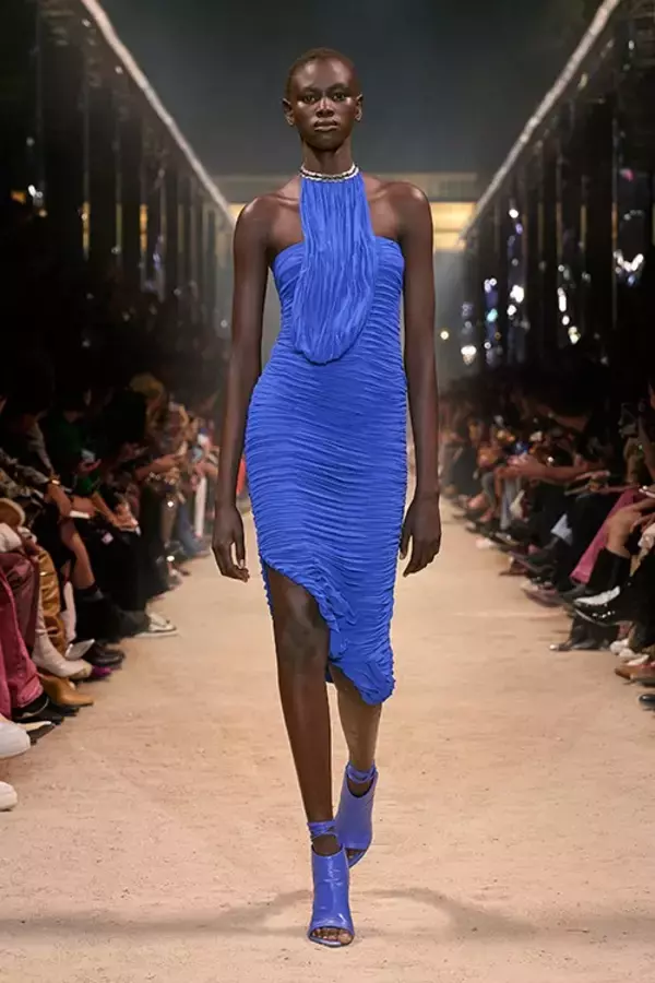 「【ルック】イザベル マランが2024年春夏コレクション ショーを開催」の画像