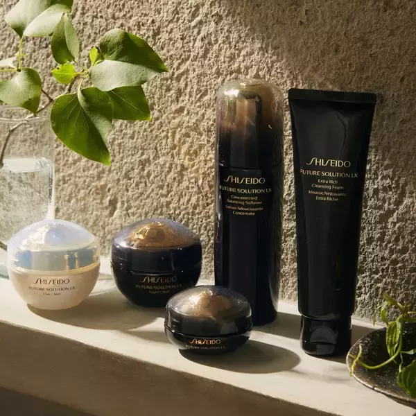 「SHISEIDO最高峰シリーズ「フューチャーソリューション LX」から心地よく五感を満たすトータルスキンケアセットが数量限定で登場」の画像