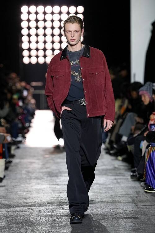 KAMIYA、2026年秋冬コレクション「ACT - COOL」を発表。新木場FACTORYで提示された、“クールであること”への静かな問い