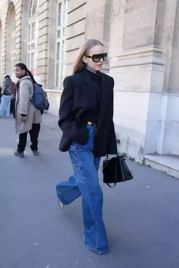 「エレガント回帰に欠かせないテーラードジャケット。変幻自在な着こなしを参考に【パリスナップ】」の画像