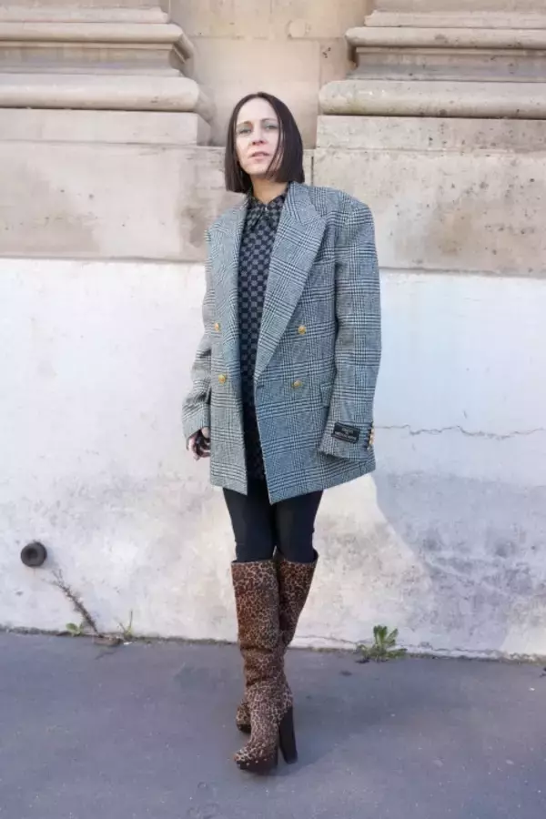 「エレガント回帰に欠かせないテーラードジャケット。変幻自在な着こなしを参考に【パリスナップ】」の画像