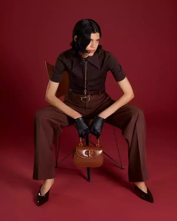 グッチがキャサリン・オピー撮影による2025年秋冬広告キャンペーンを発表。多様な個性が織りなす肖像の物語