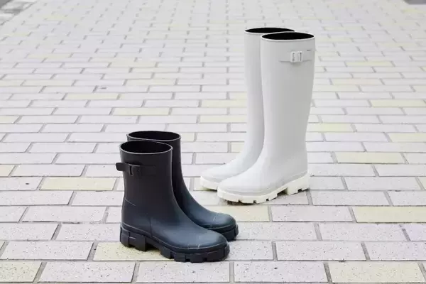 天気の変わりやすいフェスに最適! アナ・スイ×アトモスの新作ラバーブーツが登場