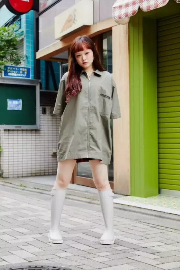 「天気の変わりやすいフェスに最適! アナ・スイ×アトモスの新作ラバーブーツが登場」の画像