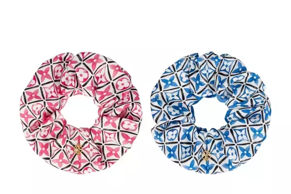 「いよいよ夏本番、夏の装いに洗練された印象を添えルイ・ヴィトンの新作帽子やヘアアクセサリー」の画像