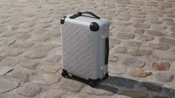 「ルイ・ヴィトン、初のアルミニウム製スーツケースを発表──「ホライゾン」が旅の新章へ」の画像