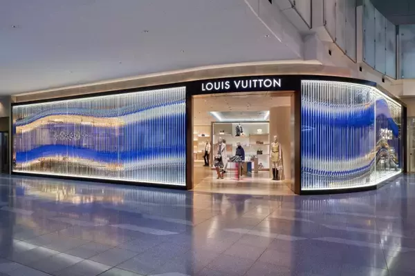 「ルイ・ヴィトンが日本で初となる空港内免税店を羽田空港にオープン」の画像