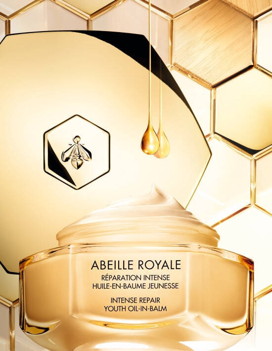 ゲランの人気スキンケアライン「アベイユ ロイヤル」から初のヘア&スカルプ用美容液が登場