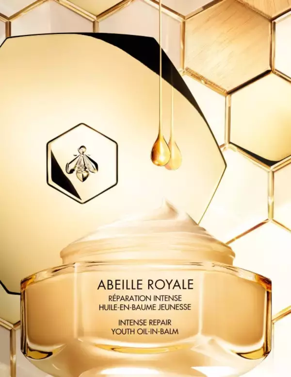 「ゲランの人気スキンケアライン「アベイユ ロイヤル」から初のヘア&スカルプ用美容液が登場」の画像