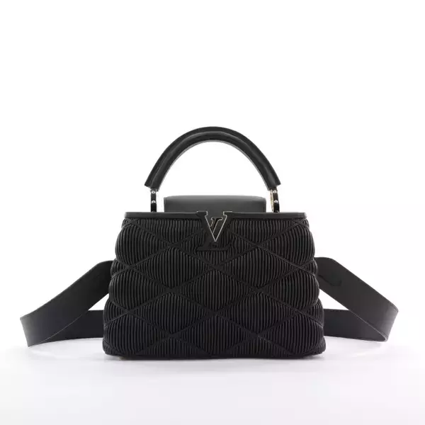 「ルイ・ヴィトンから2022年春夏 ウィメンズ ランウェイ・コレクションのレザーグッズが新登場」の画像