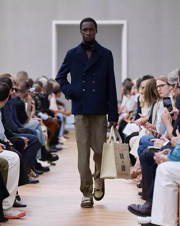 「【ルック】ジョナサン・アンダーソンが再構築した新生ディオール、2026年メンズ サマーコレクションが発表」の画像