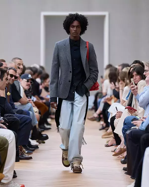 「【ルック】ジョナサン・アンダーソンが再構築した新生ディオール、2026年メンズ サマーコレクションが発表」の画像