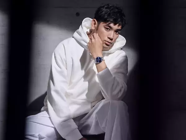 「ロンジンがブランドアンバサダーの本木雅弘とUTAによる新ビジュアルを公開」の画像