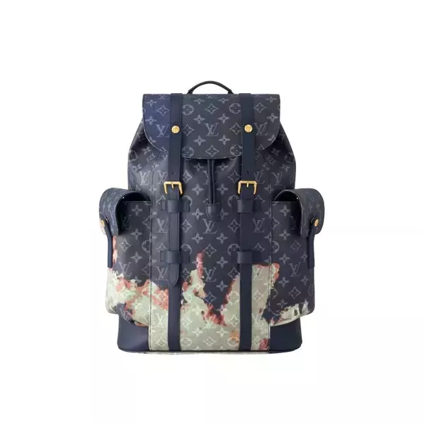 揺れ動く焚き火の炎を想わせるモチーフが印象的。ルイ・ヴィトンからメンズの新作バッグ&ウォレットが登場