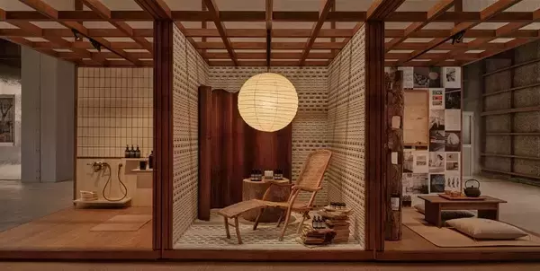 「イソップのセノグラフィー「セブンルームズ」がSKACに出現。映画のセットのように巡る、7つの“住空間”」の画像