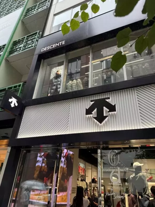 デサントは、なぜ銀座で「機能美」を再構築するのか。鬼木孝一郎が手掛けたDESCENTE GINZA
