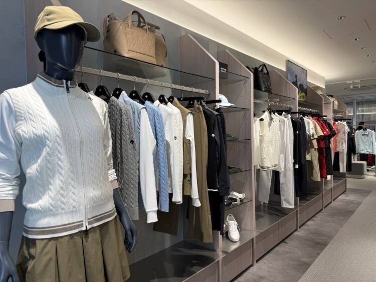 デサントは、なぜ銀座で「機能美」を再構築するのか。鬼木孝一郎が手掛けたDESCENTE GINZA