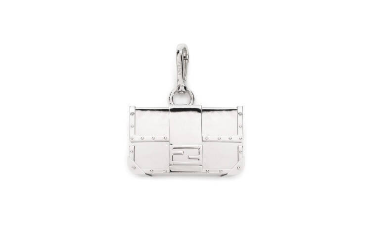 フェンディから暗号資産ハードウエアウォレットのためのテックアクセサリーが登場