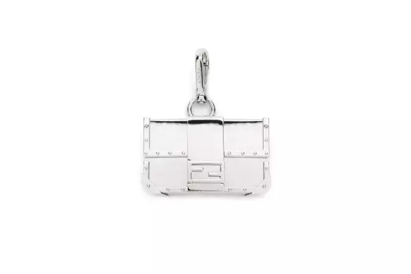 「フェンディから暗号資産ハードウエアウォレットのためのテックアクセサリーが登場」の画像